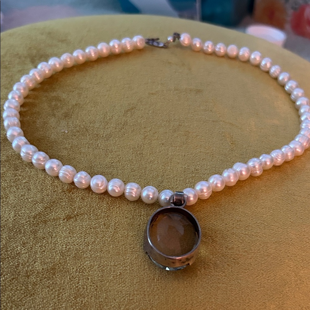 Elegant Pearl Necklace With a beautiful topaz stone sent in silver